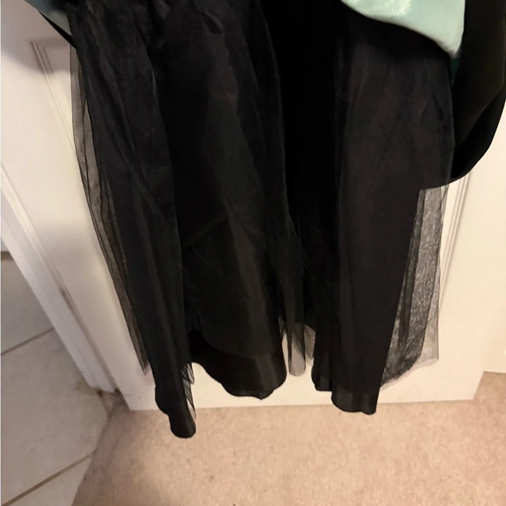 Chic Black and Green Long Sleeve Dress - Picture 6 of 7